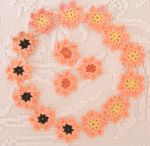 Floricele roz-portocaliu deschis F113  Pe stoc: 8 floricele cu mijlocul de culoare galbena 7 floricele cu mijlocul de culoare neagra 3 floricele cu mijlocul de culoare cogniac